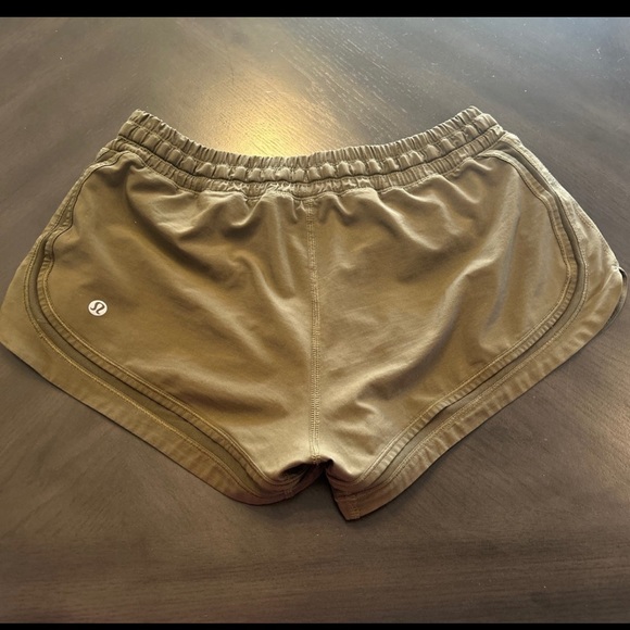 Lululemon hotty hot shorts - Picture 3 of 4